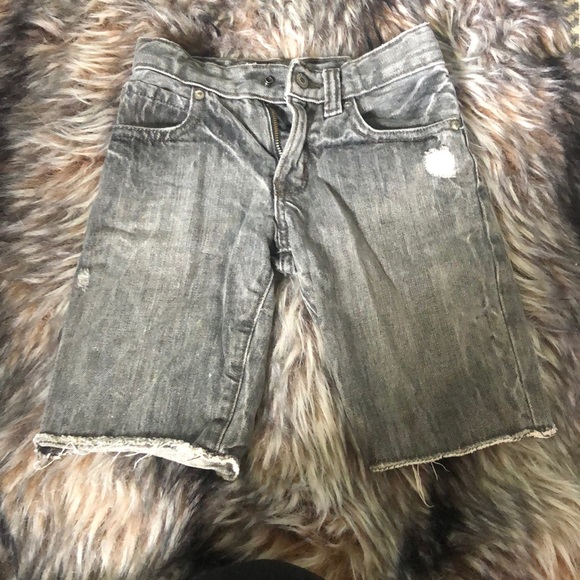 3 pairs of pants and 1 pair of shorts 5T - Picture 7 of 8